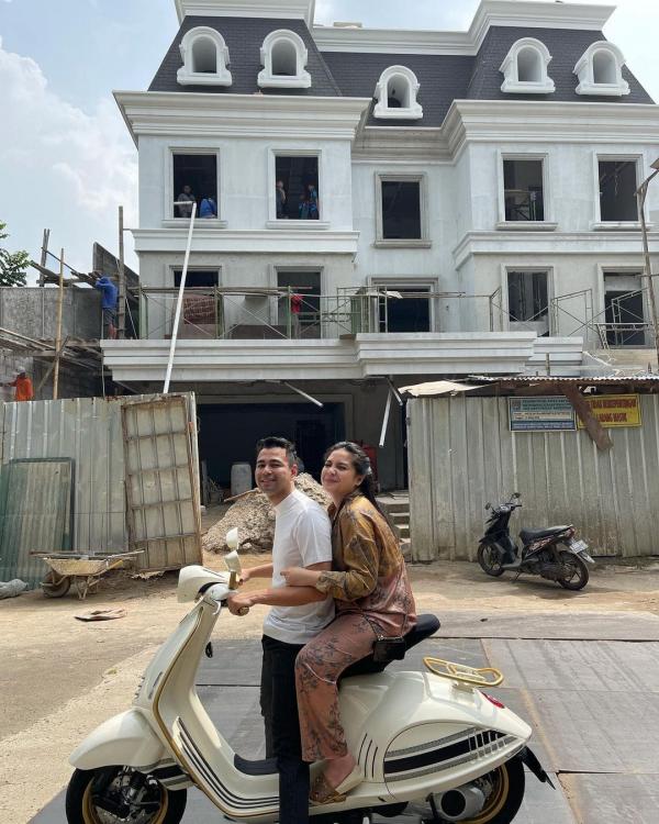 Wow, Ini Tampilan Vespa Dior Seharga Rp1,5 Miliar yang Dibeli Raffi Ahmad untuk Nagita Slavina