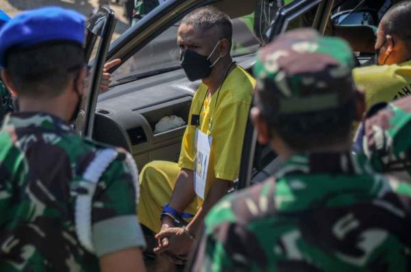 Puspom TNI AD Gelar Rekonstruksi Tabrak Lari Nagreg, Kolonel Priyanto Kenakan Seragam Tahanan 