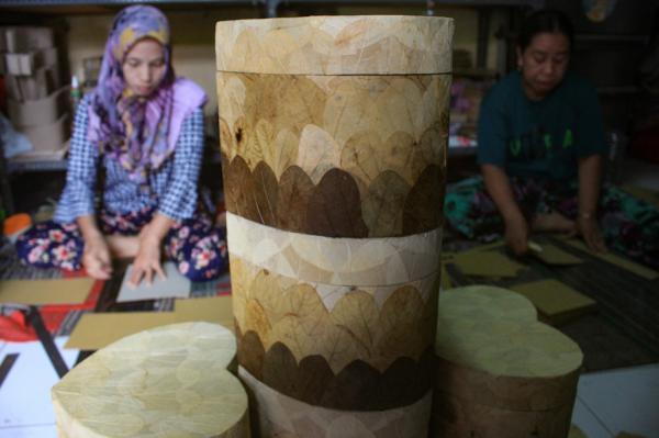 Kereen, Kerajinan Daun Kering Surabaya Ini Tembus Pasar Inggris, Jerman, Korea dan Jepang