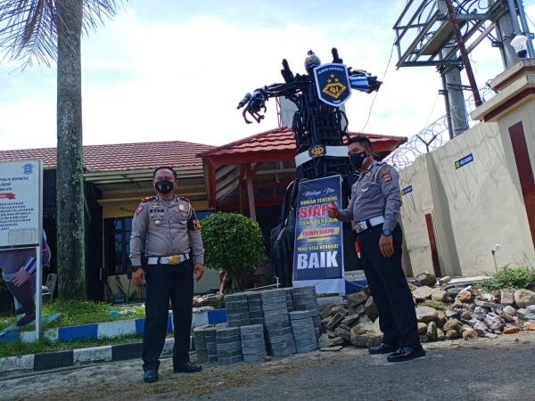 Knalpot Bising Rampasan Dijadikan Monumen Robot Transformen Oleh Polres Tasikmalaya