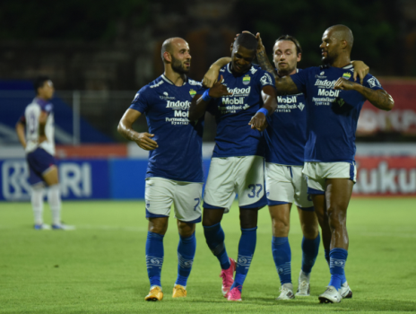 Gol Perdana Bruno Cantanhede ke Gawang Persita Bawa Persib Puncaki Klasemen Sementara Liga 1