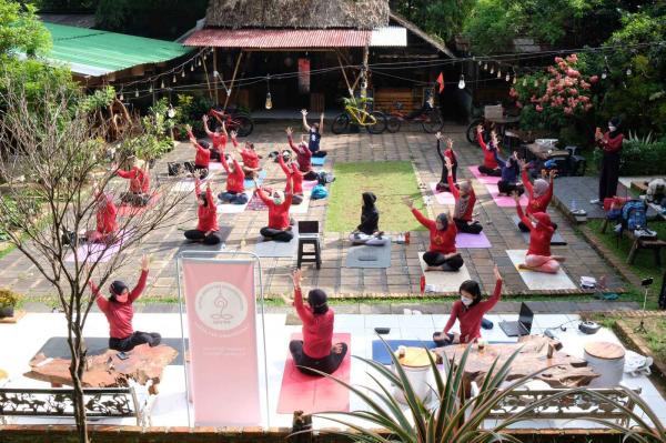 Yoga Di Alam Terbuka Lebih Pas, PPYNI Manfaatkan Kampung Konservasi Rimbun, Ciater, Tangsel