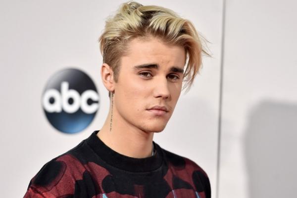 Justin Bieber Alami Kelumpuhan Wajah, Batalkan Beberapa Tour Konser