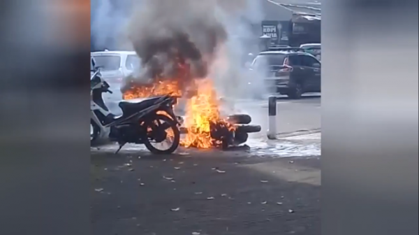 Tidak Terima Ditilang Polisi, Motor Sendiri Dibakar