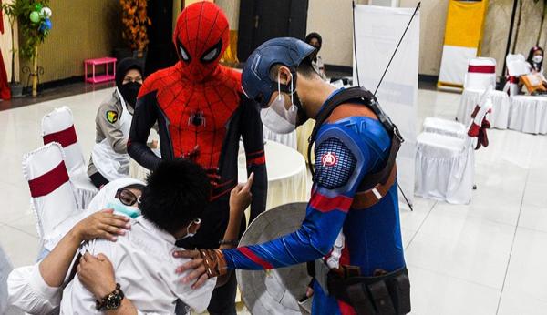 Spider Man dan Captain America  Temani Anak-anak vaksinasi COVID-19