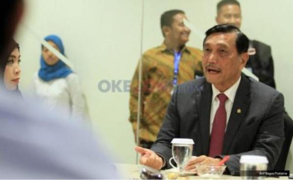 Luhut Telpon Siapa saat Presiden Jokowi Pidato ?