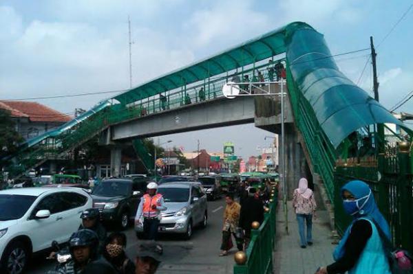 JPO di Depan Stasiun Bogor Rawan Copet, Polresta Bogor Segera Pasang Cermin