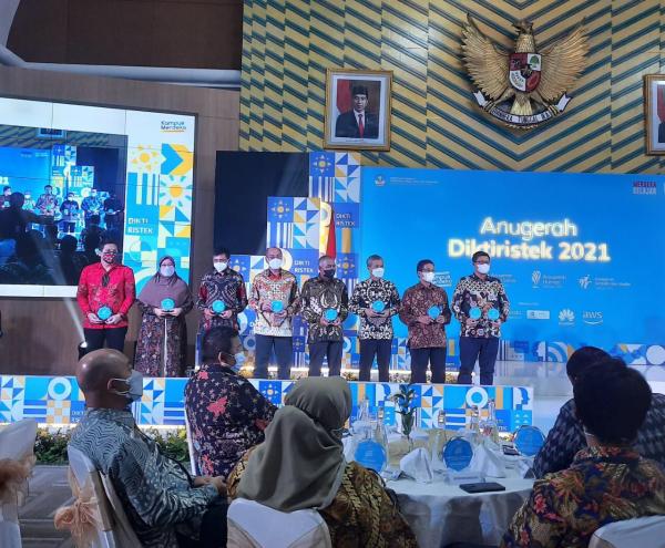 Gercep, UM Surabaya Satu-Satunya PTS di Jatim Peraih Penghargaan Anugerah Diktiristek 2021