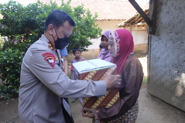 Kapolda Banten Berikan Bantuan Kepada Warga Terdampak Gempa