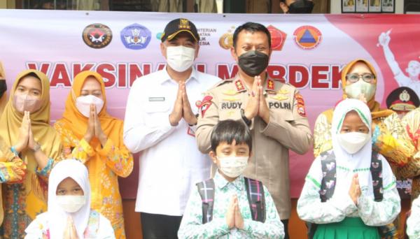 Bupati Zaki Dampingi Kapolda Banten Tinjau Vaksin di Sekolah Al-Husein Tigaraksa