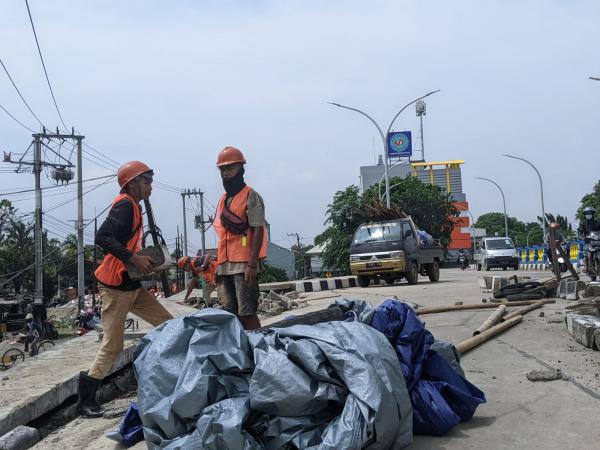 Jembatan KW 6 di Karawang Terancam Ambruk, Bupati Cellica Minta Tanggungjawab Kontraktor