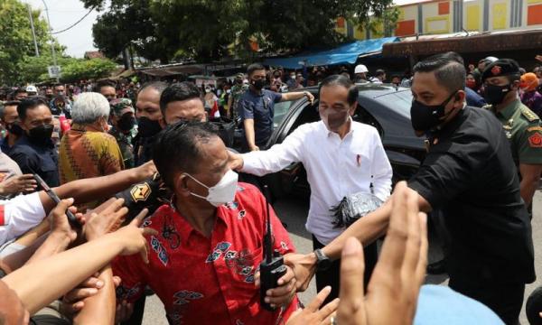Jokowi Sebut Pemerintah Sempat Tahan agar BBM Tak Naik