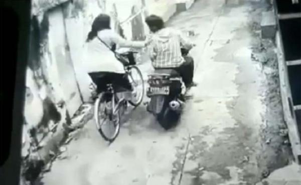 Polisi Kejar Pemuda yang Remas Payudara Pengendara Sepeda di Pasuruan 