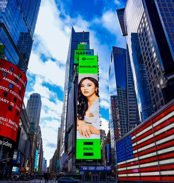 Wajah Mahalini Raharja Terpampang di Billboard New York Times Square