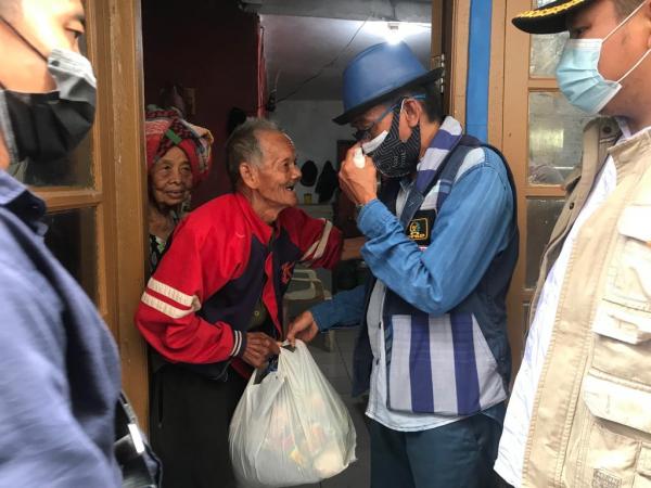 Kisah Haru Kakek Unin di Bogor, Pemulung Renta yang Disambangi Wakil Rakyat