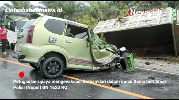 VIDEO : Truk vs Xenia Terlibat Kecelakaan, 2 Orang Tewas Ditempat