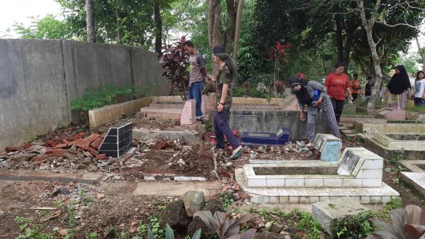 Belasan Makam di TPU Gunung Dangdeur Kota Tasikmalaya Dirusak, 9 Makam Rusak Parah