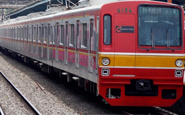Diduga Asyik Dengan Headset, Bonita Mahasiswi UI Tewas Tertabrak KRL Commuter Line