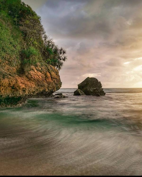 Pantai Gondo Mayit, Rajah Semesta Penghubung Tokoh Besar Nusantara dengan Penguasa Laut Selatan