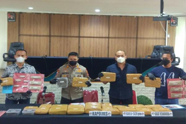 4 Wilayah Penangkapan 8 Pengedar Narkoba Lintas Kota, Polisi Sita 24 Kg Ganja