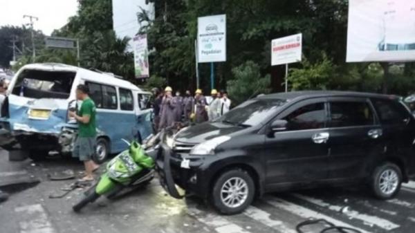 Kecelakaan Maut di Balikpapan: Truk Kontainer Hantam 6 Mobil dan 14 Motor, 5 Orang Tewas
