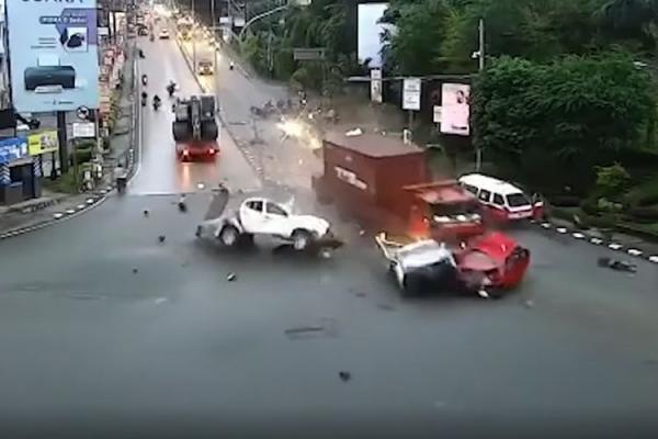 Jenazah Korban Kecelakaan Maut Simpang Muara Rapak Tiba di Cilegon