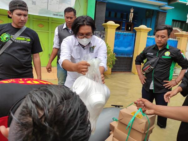 PKB Kabupaten Cirebon Dirikan Dapur Umum Korban Banjir Cirebon Timur