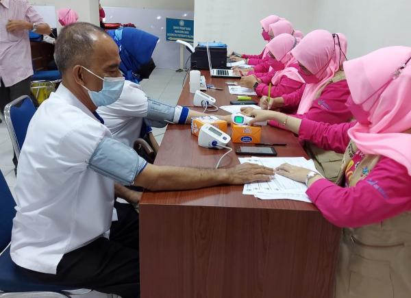 Ribuan Guru di Palembang Terima Vaksinasi Booster