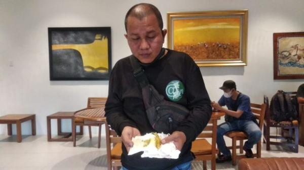 Bakwan Goreng Isi Staples Ternyata Disiapkan untuk Wartawan yang Meliput di Kafe Anggrek