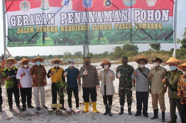 5 Hektar Kawasan Hutan Lindung Pelawan Ditanami 1.000 Batang Jambu Mete