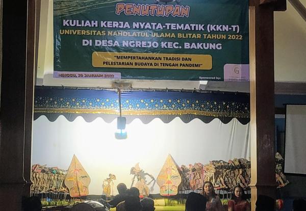 Pagelaran Wayang Kulit Tutup KKN-T UNU Blitar di Desa Ngrejo, Blitar