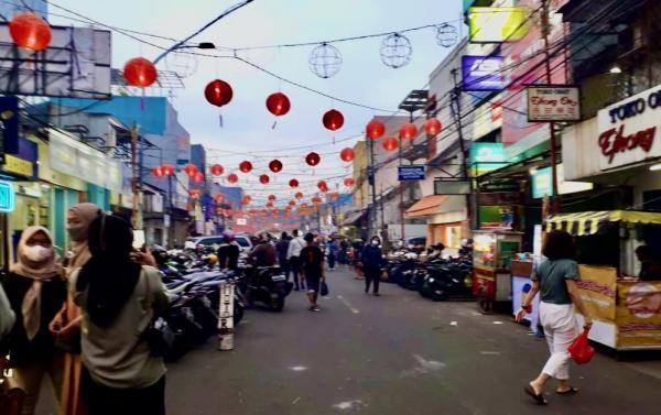 Lampion Imlek Bikin Marak Pusat Kuliner Jln Kisamaun, Pasar Lama, Kota Tangerang