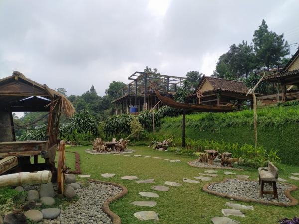 Paduan Nuansa Kampung Yogyakarta dan Bali di Kopi Koneng Caffe Sentul Bogor