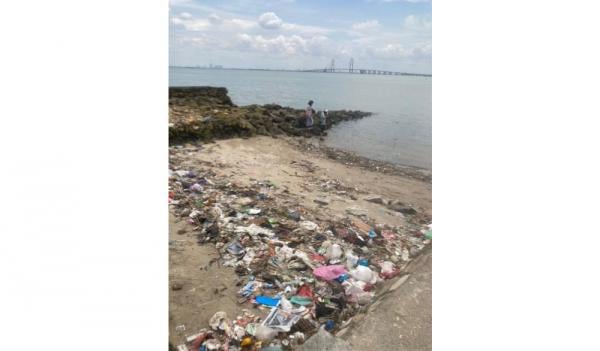 Perairan Selat Madura Tercemar Mikroplastik