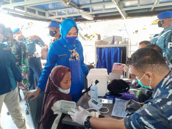 Angkatan Laut Banten Gelar Vaksinasi Anak di Atas Kapal Perang