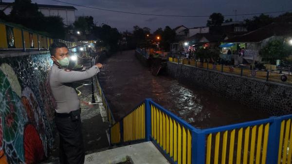 Tembok Benteng Sungai Ciloseh Ambrol di Kampung Wisata Cipangir Telah Diprediksi, Warga: Sudah Retak