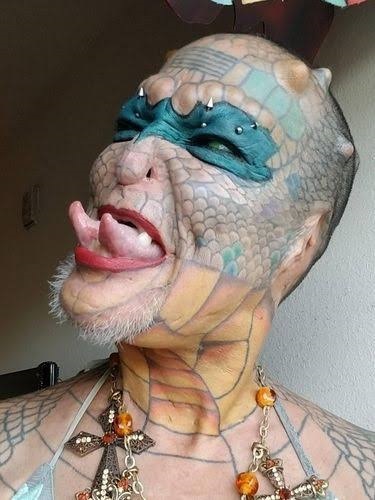 Manusia Berwajah Reptil Ini Modifikasi Tubuh, Wajah, Pembelahan Lidah hingga Operasi Cabut Penis