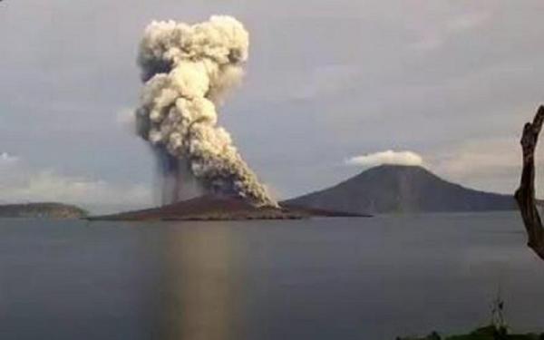 Waspada, Gunung Anak Krakatau Erupsi Tujuh Kali dalam Sehari