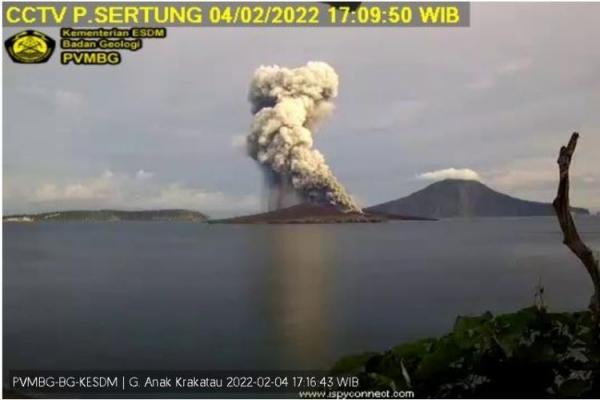 Erupsi Anak Krakatau, BMKG Sebut Tidak Berkaitan dengan Gempa Banten