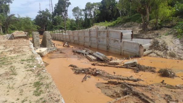 Mangkrak, Warga Muntok Berharap Pembangunan Kolam Retensi Dilanjutkan Kembali