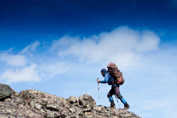 Sobat Pendaki! Ini Tips Mendaki Gunung Agar Tidak Tersesat saat Turun Kabut