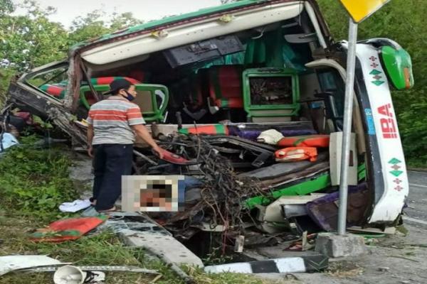 Bus Pariwisata Diduga Rem Blong, 13 Penumpang Tewas