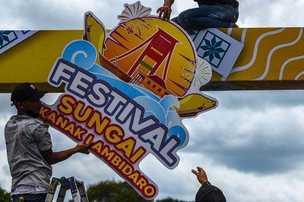 Abaikan Protokol Kesehatan Festival Sungai Sekanak Lambidaro Palembang Dihentikan