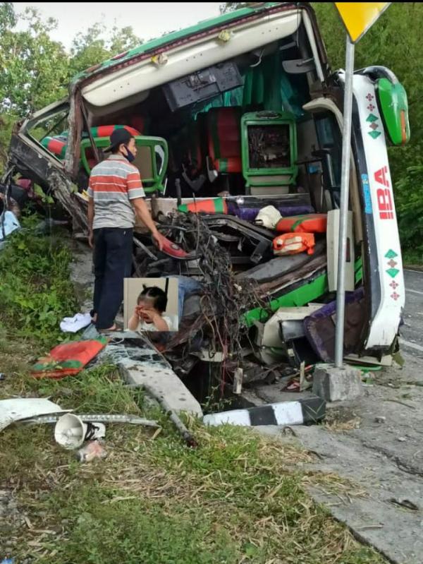 12 Korban Tewas dalam Kecelakan Bus Pariwisata Tabrak Bukit Bego Imogiri Bantul