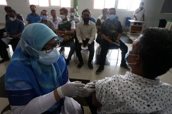 Foto-Foto Vaksinasi Booster di Unusa Surabaya