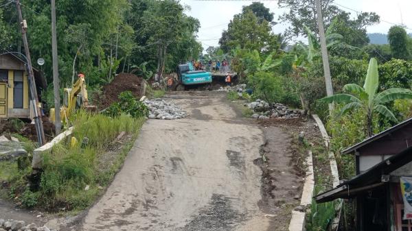 Jalan Penghubung Brebes-Tegal di Sirampog Amblas, Lalulintas Ditutup Total