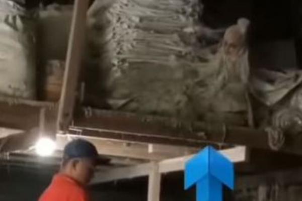 Penampakan Kepala Pocong Terlihat Jelas Di Tempat Penggilingan Padi Bikin Merinding