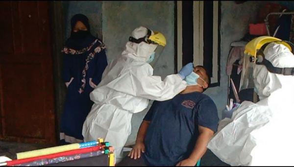 Kasus Covid-19 di Ciampea Bogor, Petugas Kesehatan Lakukan Tracing dan Penyemprotan Disinfektan 