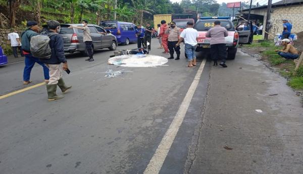 Gagal Nyalip, Sales Cimory Tewas Terlindas Truk Hino di Sukabumi