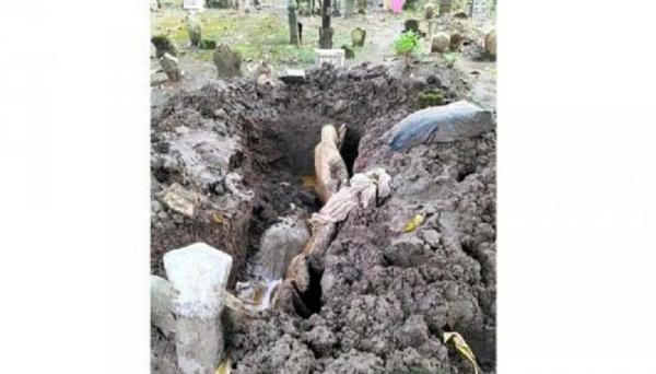 Seram! Makam Siti Kulsum Dibongkar Orang, Tali Pocongnya Hilang